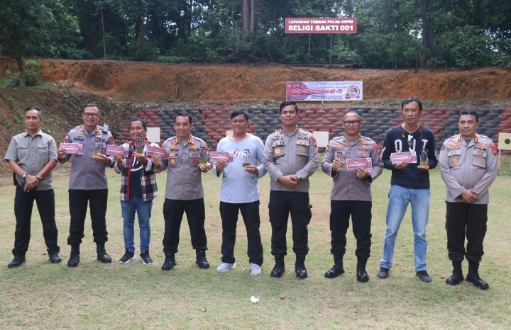 Lomba Menembak TNI-POLRI dan Awak Media Meriahkan Hari Bhayangkara ke - 76