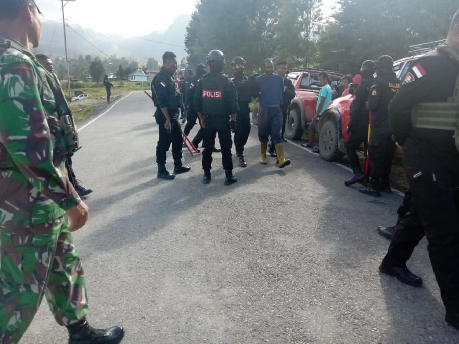 Aparat Gabungan TNI-POLRI Tangkap Dua Terduga Pelaku Pembakaran