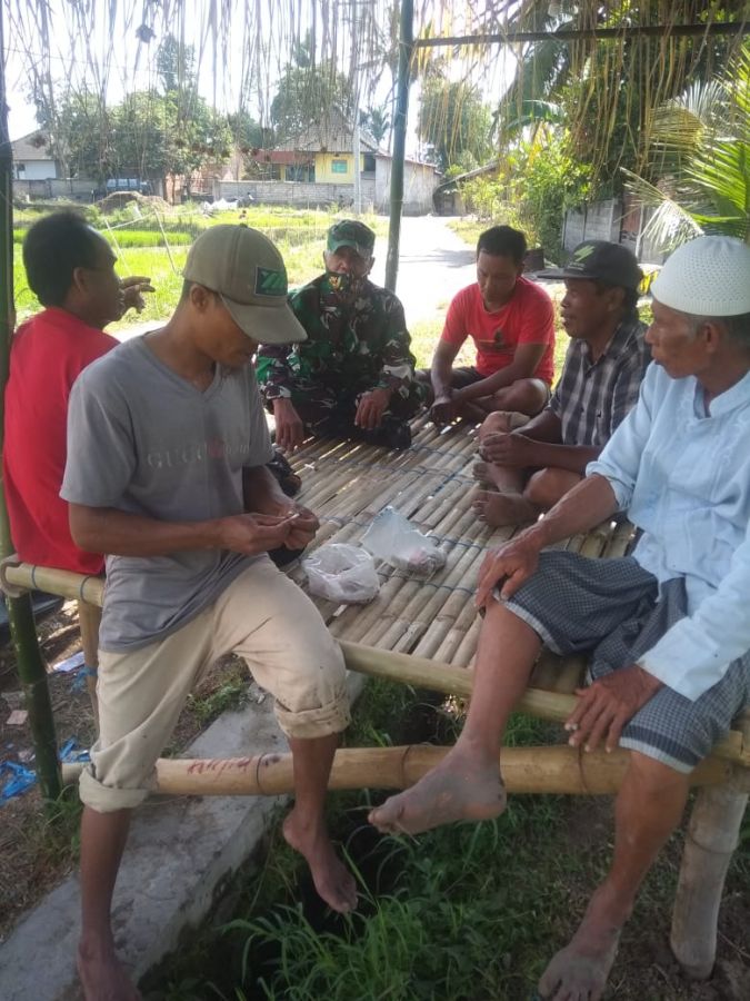 Babinsa Sukadana Manfaatkan Moment Idul Fitri Untuk Silaturrahmi