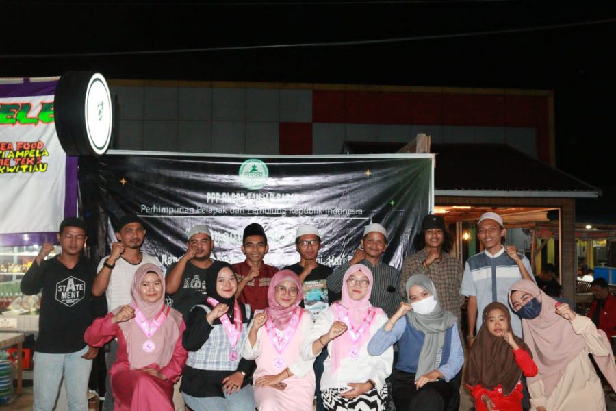 Bentuk Kepedulian Sesama, PPPRI DPD Tanjab Barat Bagikan 100 Takjil Kepetugas Kebersihan LH