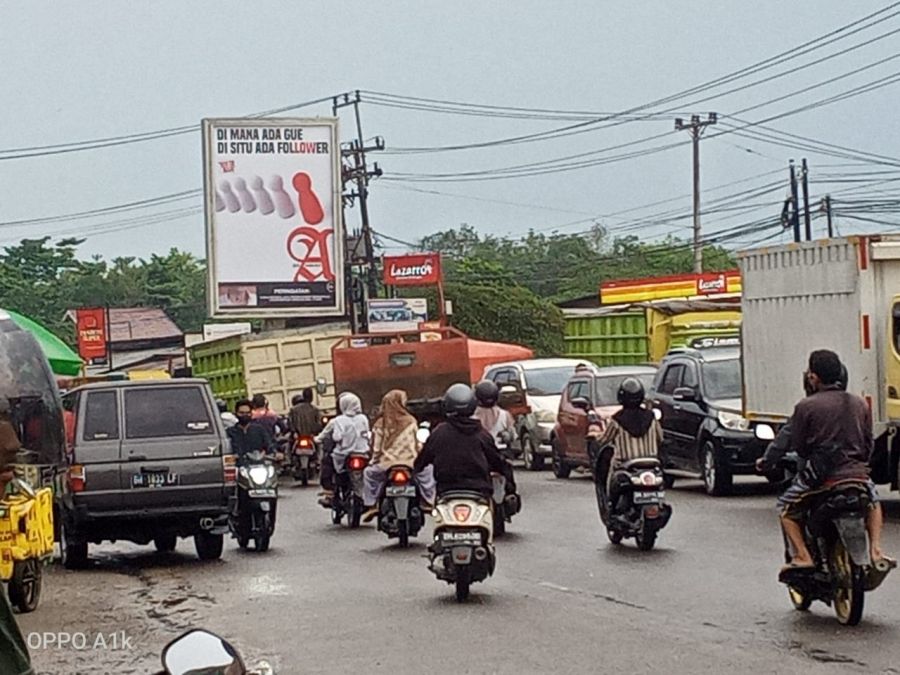 Berburu Takjil, Jalan Lintas Jambi- Padang Padat Merayap