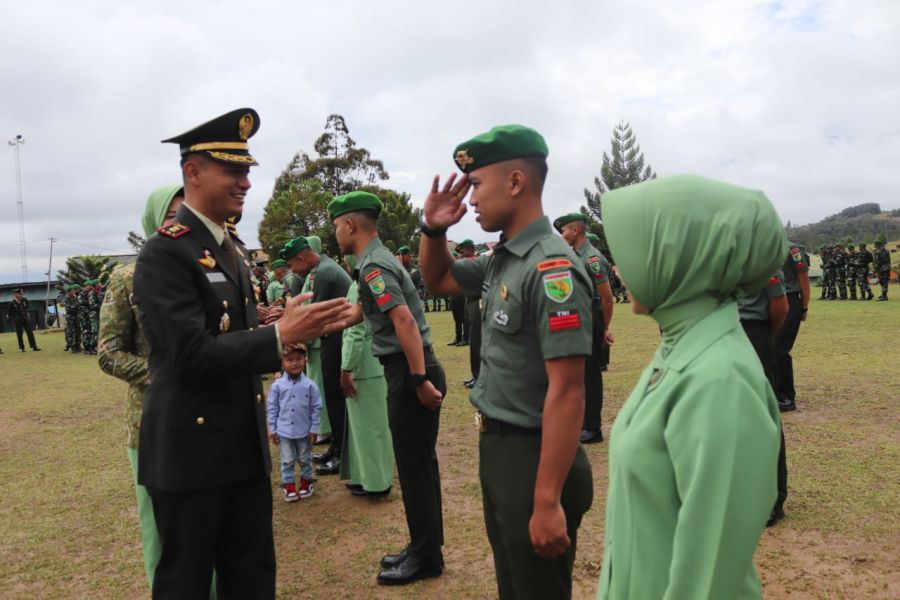 Berhasil Dalam Tugas, 4 Personil Yonif 756/WMS Terima Penghargaan KSAD