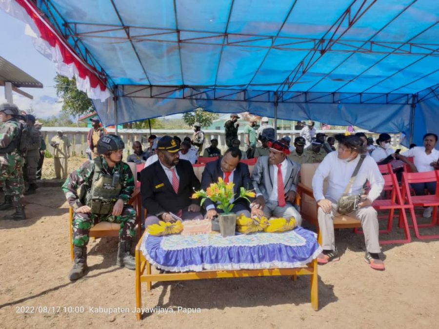 Bersama 2 Distrik di Papua, Satgas Yonif R 321/GT/13/1 Kostrad Gelar Upacara Peringatan HUT RI ke-77