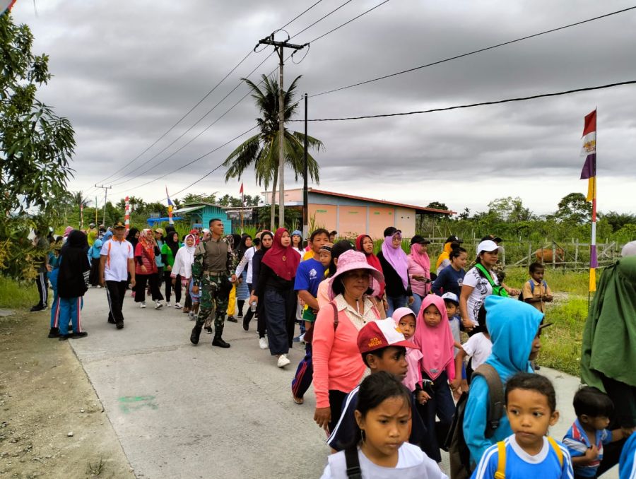 Bersinergi Dengan Masyarakat, Satgas Pamtas Yonif 132/BS Ikut Memperingati HUT Kp.Sanggaria