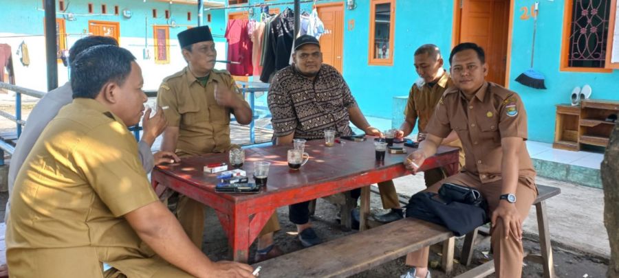 Bhabinkamtibmas Desa Pasir Gadung Sambang Perangkat Desa dan Jaro, Sinergitas Polri-Masyarakat