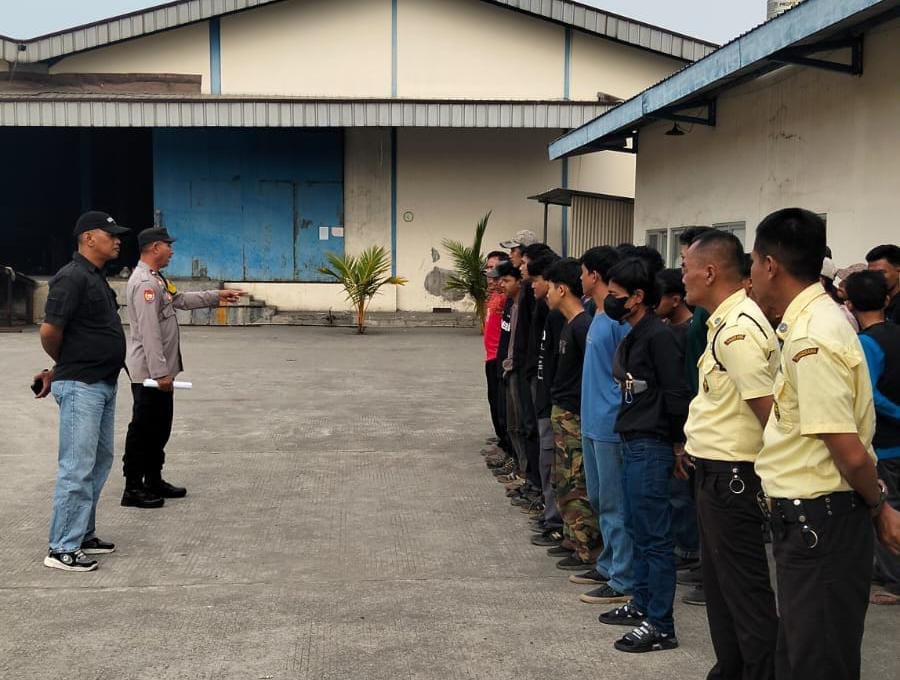 Bhabinkamtibmas Kelurahan Sukamulya Laksanakan Program POLIRAN, Ajak Generasi Muda Tetap Produktif