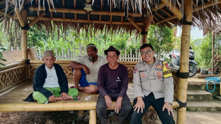 Bripka Novrizal Edukasi Warga Pasir Gadung tentang Pentingnya Keterampilan Kerja