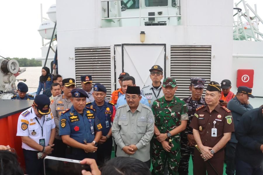 Bupati Tanjab Barat dan Kapolres Bersama Forkopimda Lepas 152 Peserta Arus Balik Gratis Menuju Batam