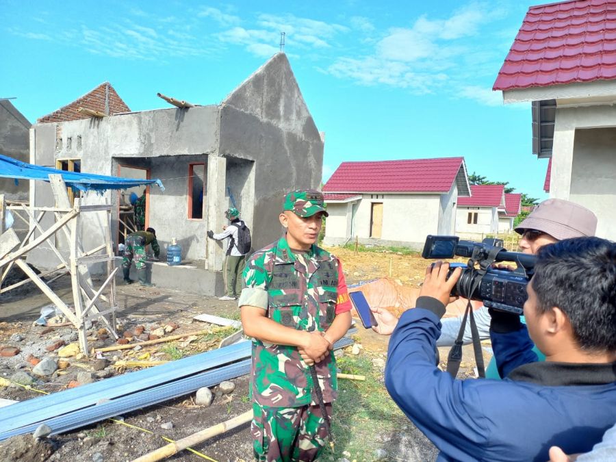 Dandim 1615/Lotim Tinjau Pembangunan 30 Unit Rumah TMMD di Ekas Buana