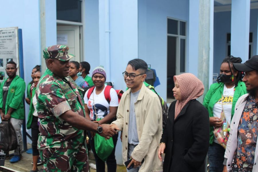 Dandim 1702/JWY Melepas Keberangkatan Mutiara Hitam Dari Wamena