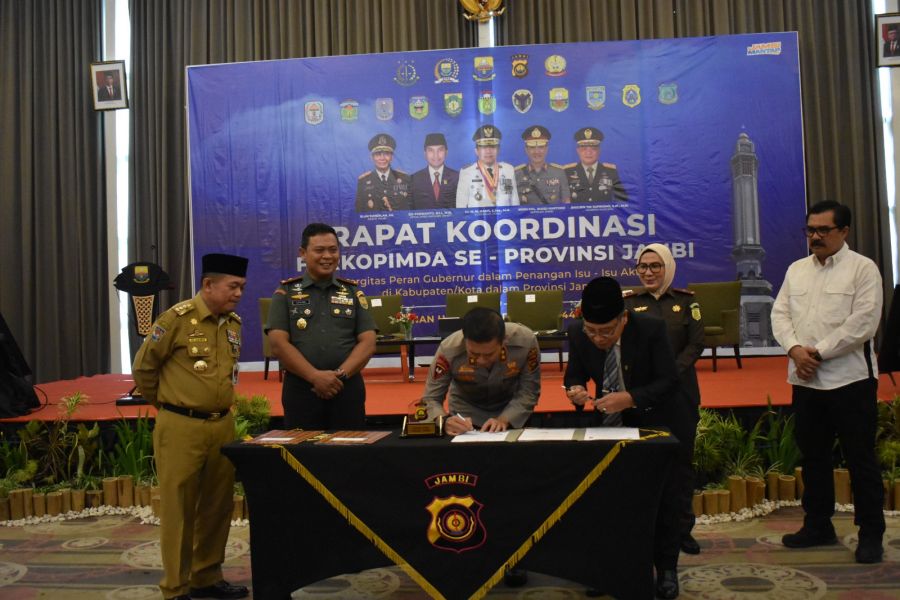 Danrem 042/Gapu Brigjen TNI Supriono Ikuti Rapat Koordinasi Forkopimda Se-Provinsi Jambi