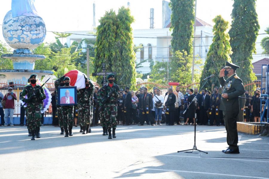Danrem 172/Pwy Sebagai Irup Pemakaman Tokoh Pejuang Ramses Ohee