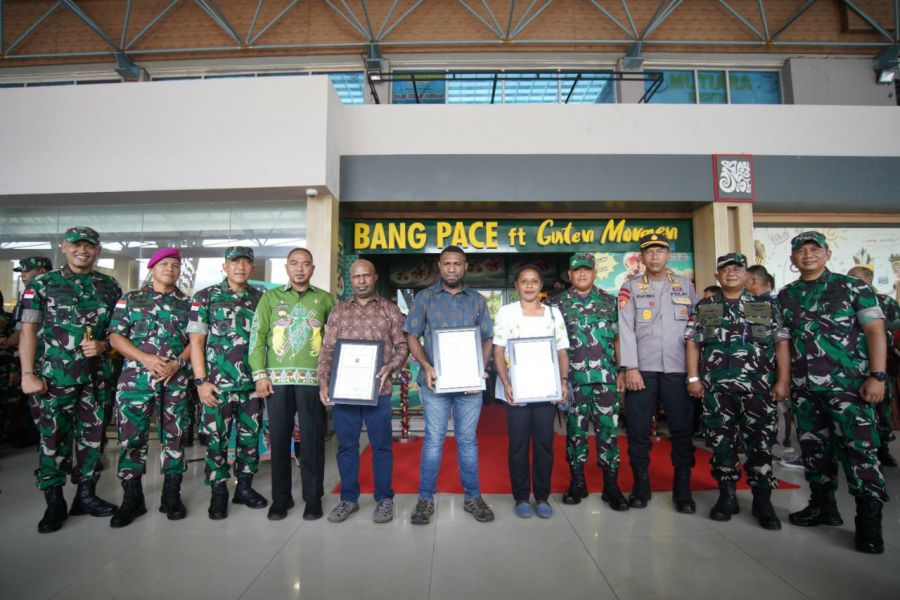 Daratkan Pesawat Didaerah Rawan, Danrem 172/PWY Bangga Pilot Putra Papua
