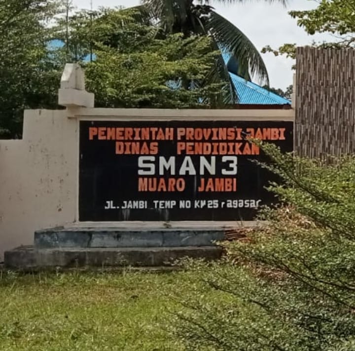Desak Kepsek Mundur, Ratusan Siswa SMA Negeri 3 Muaro Jambi Lakukan Aksi Demontrasi