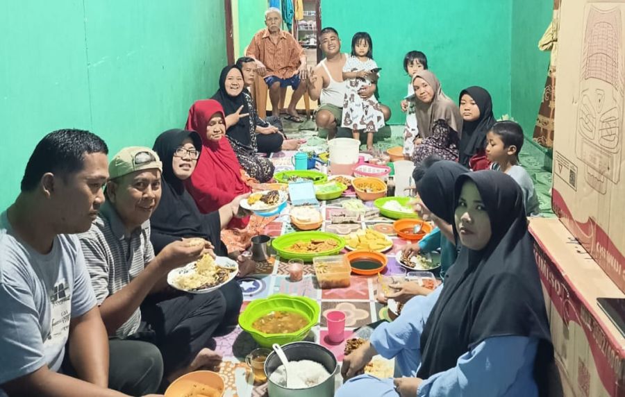 Di Balik Hidangan Buka Puasa, Tersimpan Doa dan Harapan Sunari Abdul Basyir untuk Anak Cucu