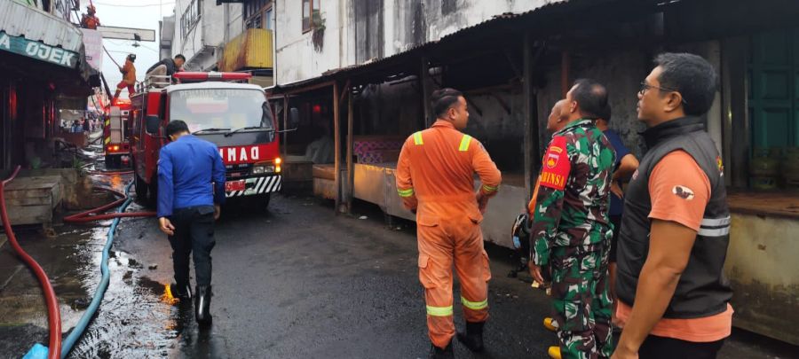 Diduga Hubungan Arus Pendek, Toko Alat Rumah Tangga Terbakar