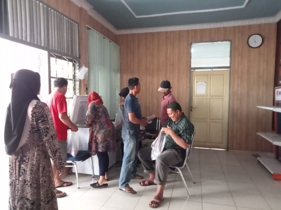 Dihari Libur Bulog Kuala Tungkal Tetap Layani Masyarakat