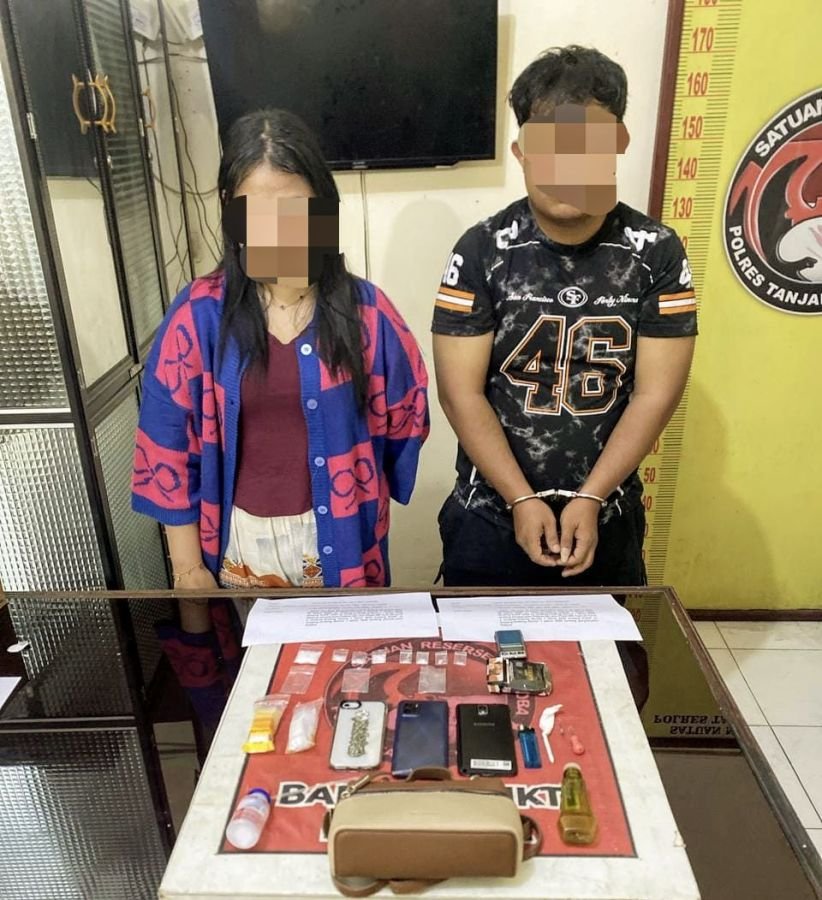 Dua Pengedar Sabu Ditangkap Satresnarkoba Polres Tanjab Barat di Kost Arla Barang Bukti Diamankan