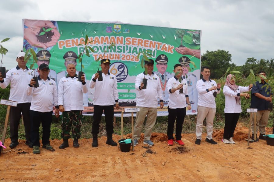 Dukung Pelestarian Lingkungan, Wakapolres Tanjab Barat Ikuti Penanaman Pohon Serentak Jambi 2026