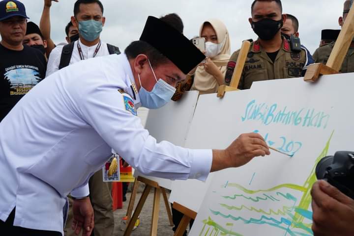 Gubernur Al Haris: Momentum Tanamkan Kepedulian Terhadap Sungai Batanghari 