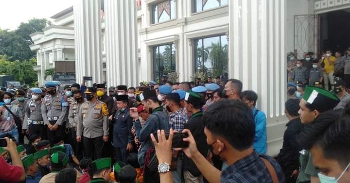 Gubernur Al Haris Temui Mahasiswa Aksi Demontrasi Angkutan Batubara