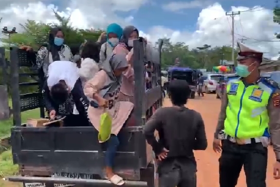 Himbau Pengemudi Kendaraan Angkutan Barang Dilarang Mengangkut Orang
