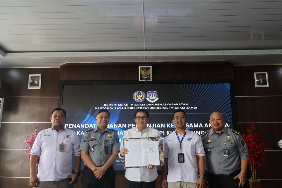 Imigrasi Kuala Tungkal dan PT Pos Indonesia Tandatangani Kerja Sama Strategis