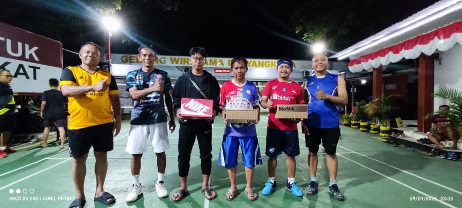 Ipda Purbawa Buka Pertandingan Persahabatan Bulu Tangkis Polsek Cikupa vs Senkom