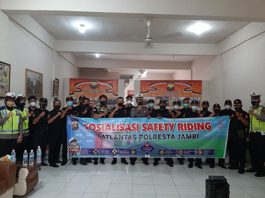 Iptu Dwi Mahendra Sampaikan Sosialisasi Safety Riding