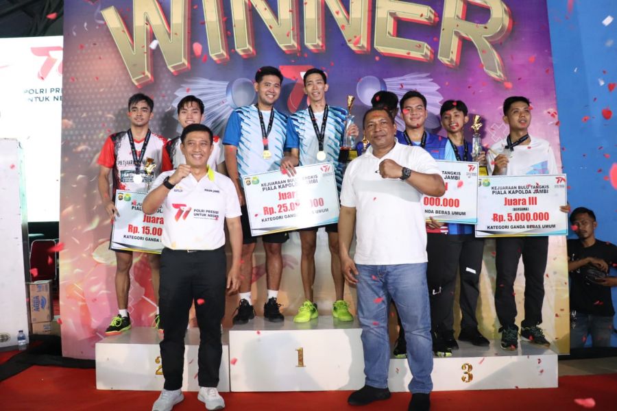 Irjen Pol Rusdi Hartono Tutup Kejuaraan Badminton Piala Kapolda Hari Bhayangkara ke 77