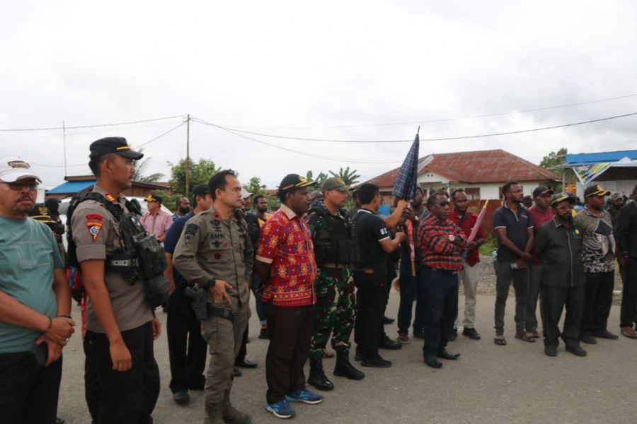 Jaga Papua Damai, Satgas Yonif MR 411 Kostrad Bersinergi Fasilitasi Mediasi Perang Suku di Kenyam