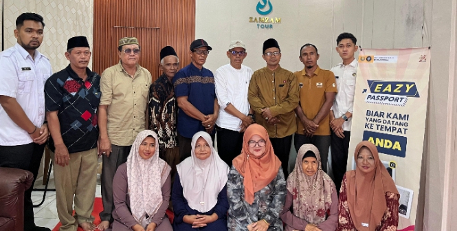 Jamaah Umroh Kuala Tungkal, Kab. Tanjab Barat Dapatkan Layanan Eazy Passport dari Imigrasi