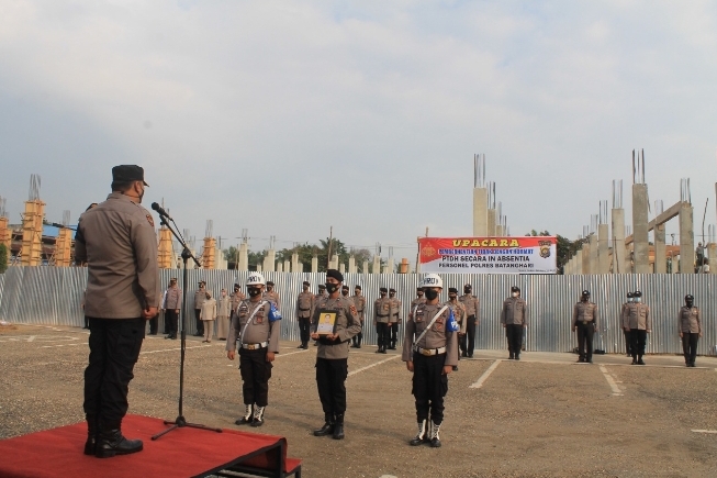 Kapolres Batanghari Gelar Upacara Pemberhentian dengan Tidak Hormat Personel Polres