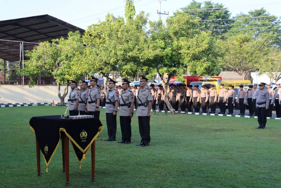 Kapolres Kendal AKBP Feria Kurniawan Pimpin Upacara Serah Terima Jabatan 3 Kapolsek