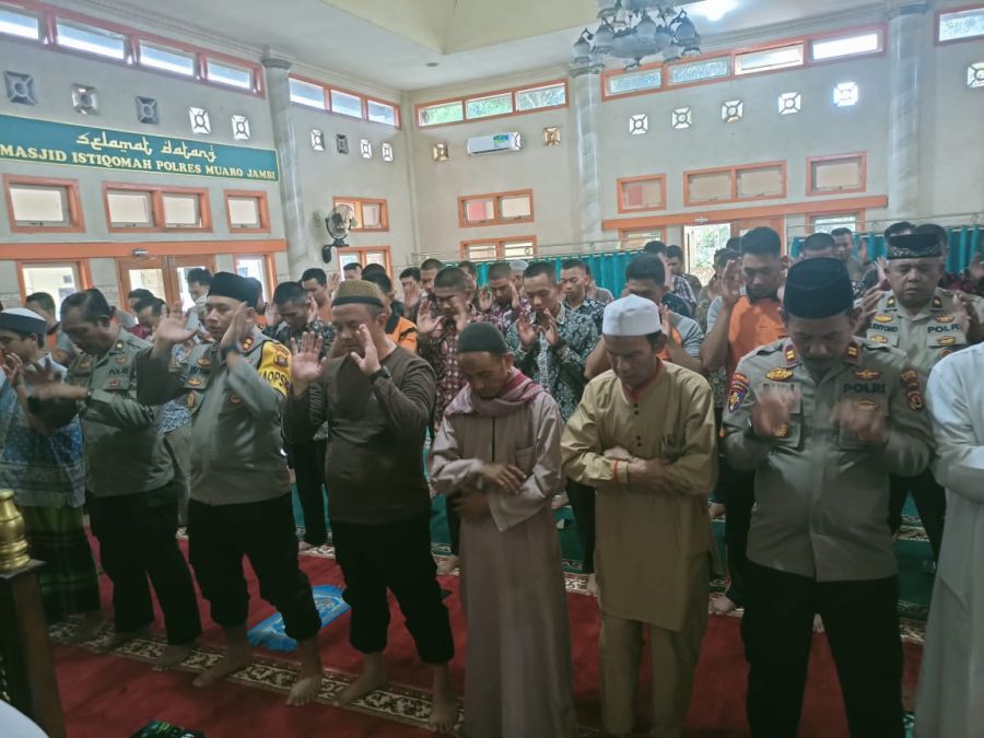 Kapolres Muaro Jambi Adakan Salat Gaib Bersama 