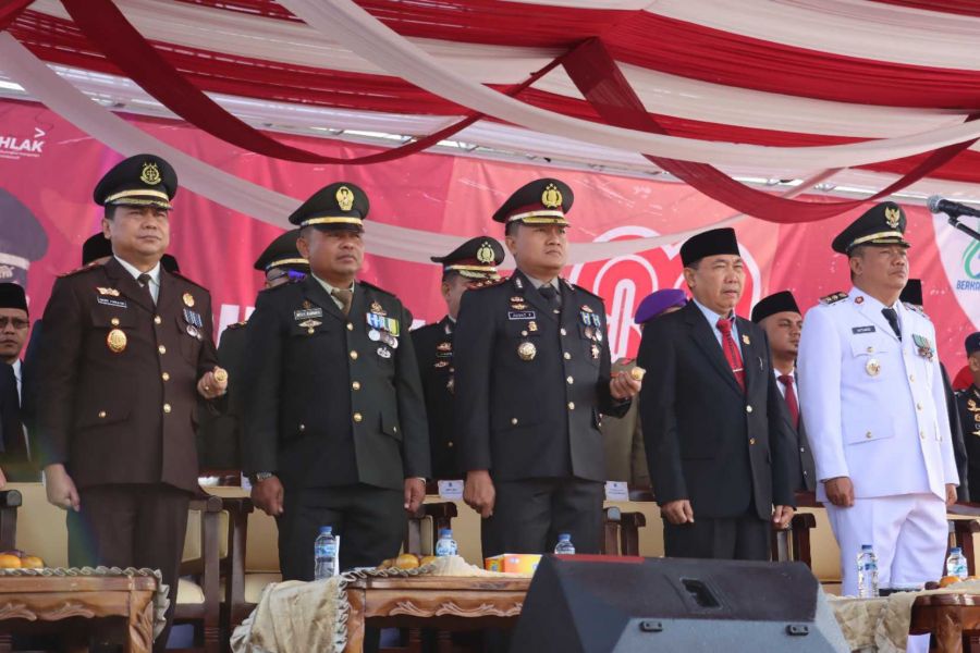 Kapolres Tanjab Barat dan Forkopimda Hadiri Upacara Khidmat HUT RI ke-80