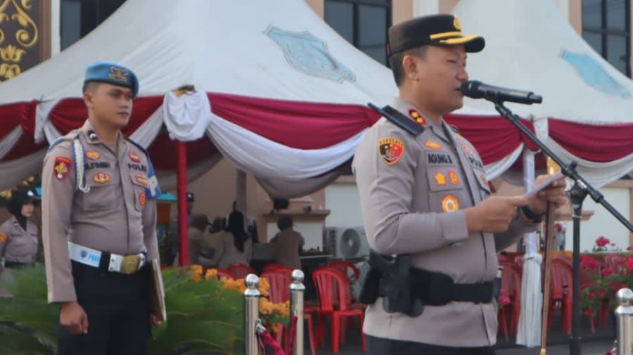 Kapolres Tanjab Barat Pimpin Upacara Kenaikan Pangkat 29 Personel