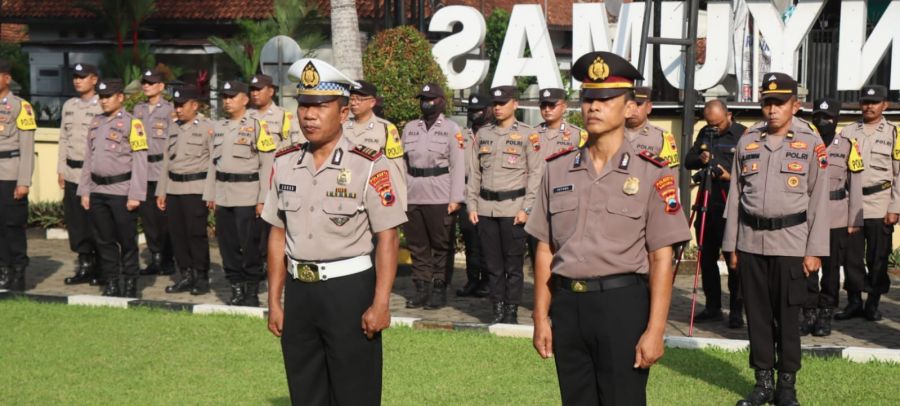 Kapolresta Banyumas Pimpin Upacara Kenaikan Pangkat Pengabdian Personil Polresta Banyumas