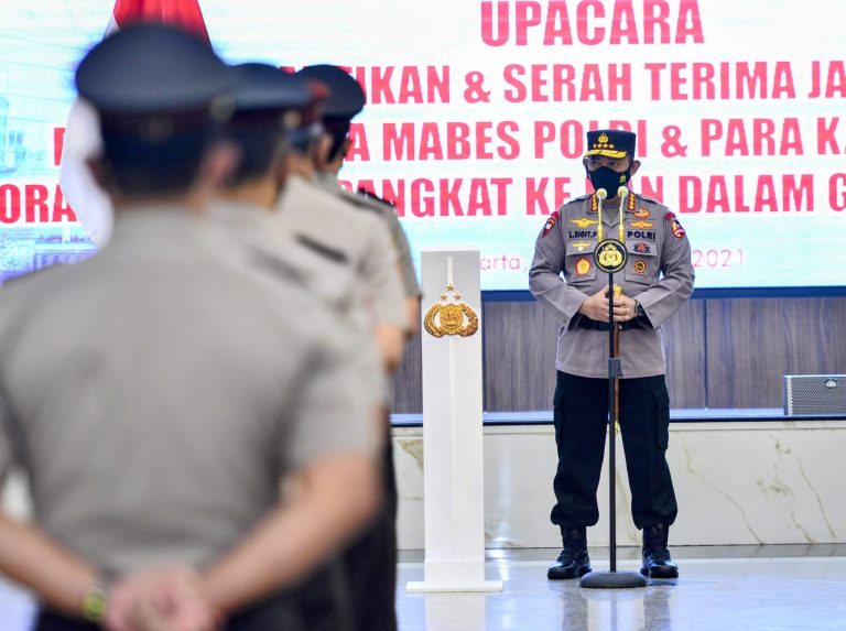 Kapolri Lantik Kabaintelkam dan Kadiv Humas Mabes Polri hingga Kapolda