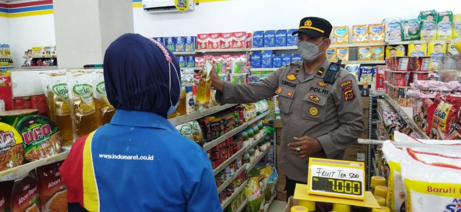 KBO Sat Binmas Cek Ketersediaan Minyak Goreng di Jaluko