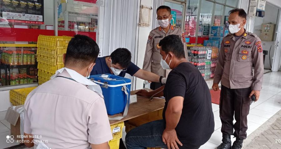 Kejar Herd Immunity, Polda Jambi Buka Gerai Vaksinasi Di Pasar Kebon Handil