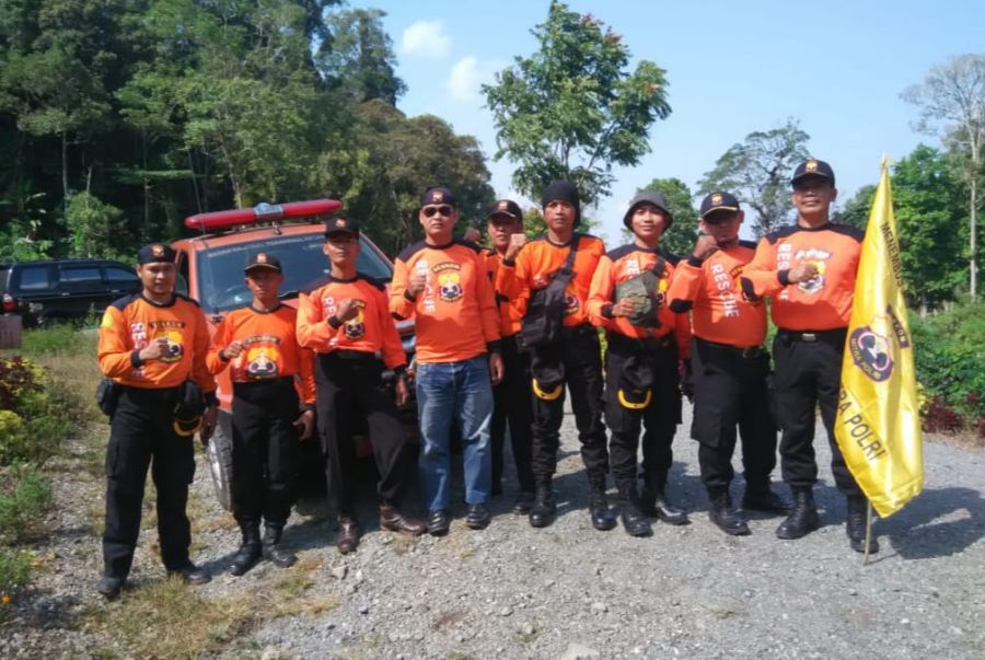 Ketua Senkom Mitra Polri Jambi Kerahkan 9 Personel Senkom Rescue  Jambi Bantu Evakuasi Kecelakaan