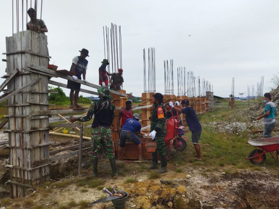 Kodim 1715/Yahukimo Bersama Masyarakat Bangun Gereja GKI Pos PI Bethel Kenyam