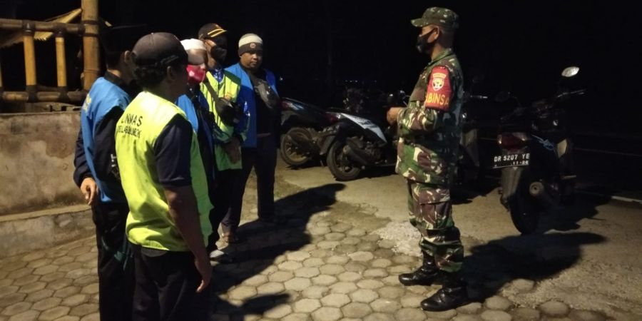 Koramil Jajaran Kodim 1615/Lotim Jalin Komunikasi dengan Patroli Kongkow-kongkow