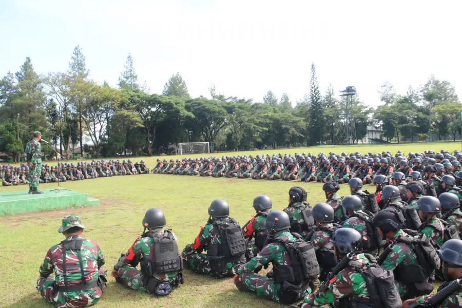 Latsiap Pratugas, Danbrigif MR 6 Kostrad Berikan Jam Pimpinan Kepada Prajurit Yonif MR 411 Kostrad 