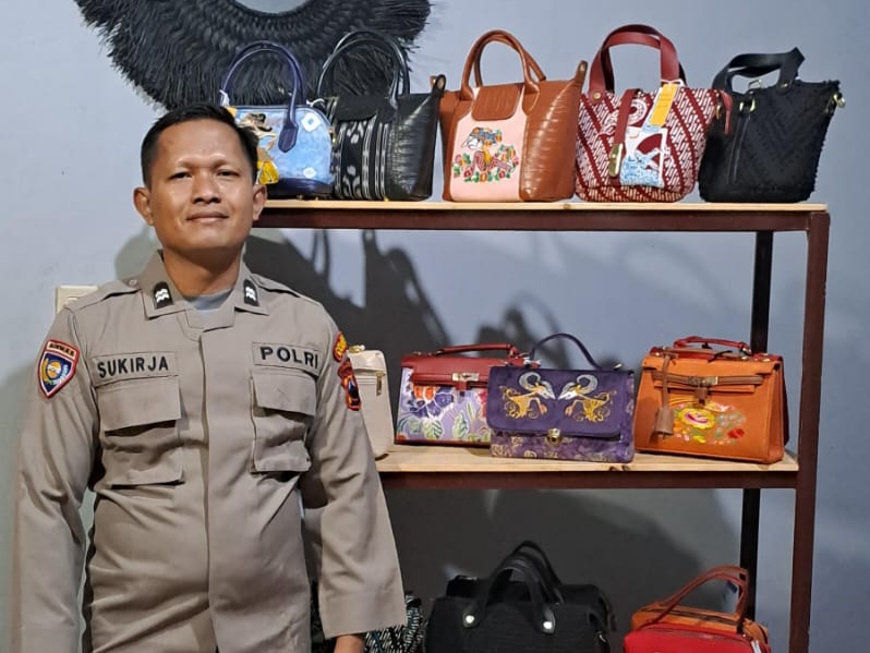 Lewat Usaha Handycraft, Aiptu Sukirja, Ciptakan Peluang Kerja Bagi Masyarakat