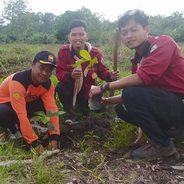 Mahasiswa STAI An-Nadwah Adakan Latihan Dasar Penanaman Pohon