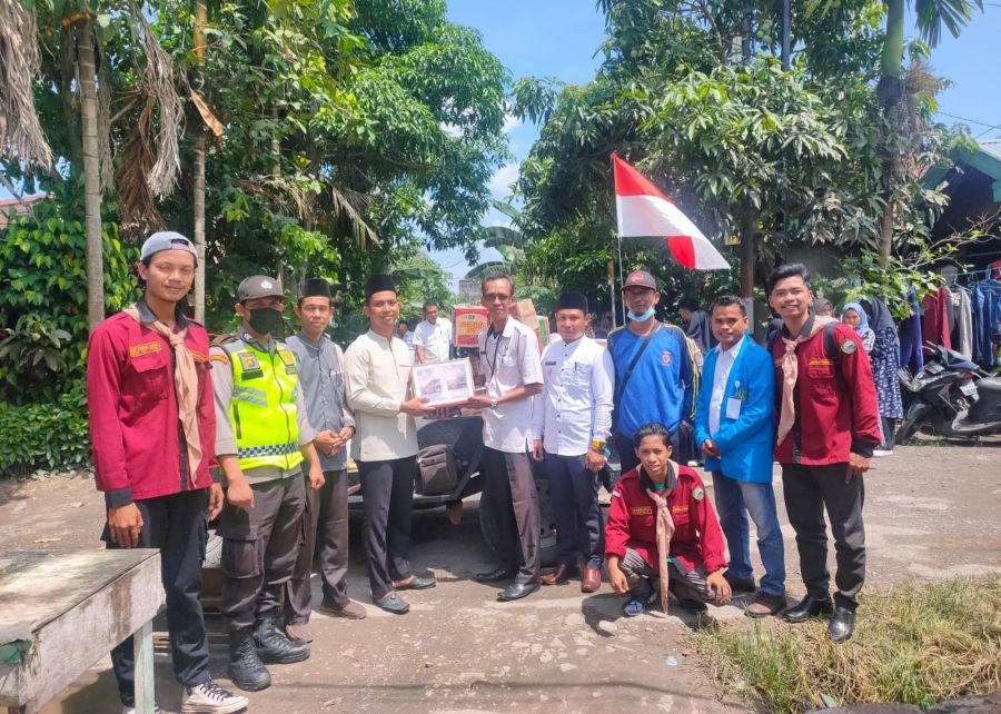 Mapala Pamsaka Kampus Stai Kuala Tungkal Salurkan Bantuan untuk Korban Kebakaran