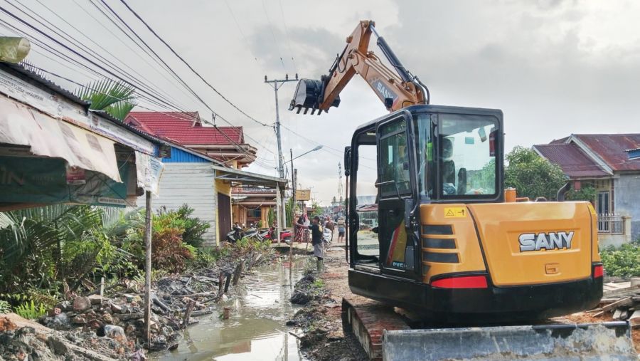 Masyarakat Minta Dinas PUPR Segera Turun Agar Galian Turap dan Pelebaran Jalan Cepat Rampung