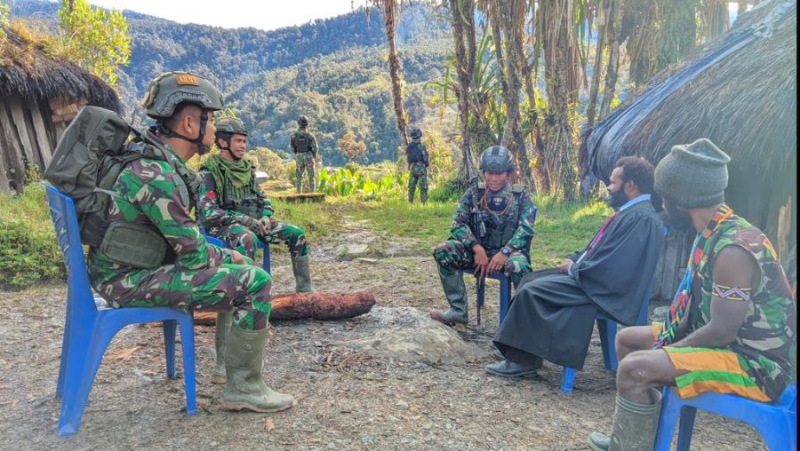 Menjalin Keharmonisan Dengan Masyarakat, Satgas Yonif Raider 321/GT/13/1 Kostrad Melaksanakan Komsos